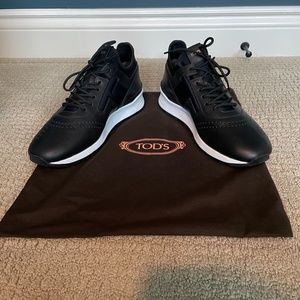 Tod's Mens Sneakers in Black